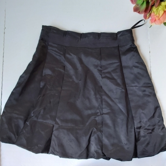 Club Monaco Pleated Tulip‎ Mini Skirt - Picture 3 of 7